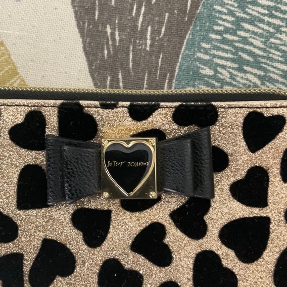 Betsey Johnson wristlet - Picture 2 of 4